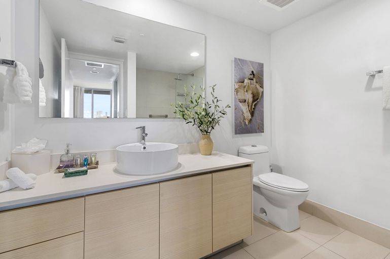 Room 3, Spectacular Apt Retreat Balcony Resort Amenities, Broward