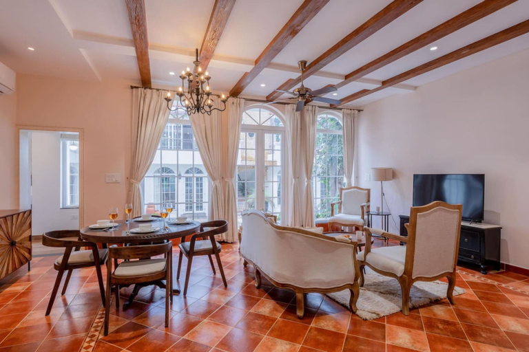 Room 5, Casa Del Leon by Hireavilla -3br w Pool in Assagao, North Goa