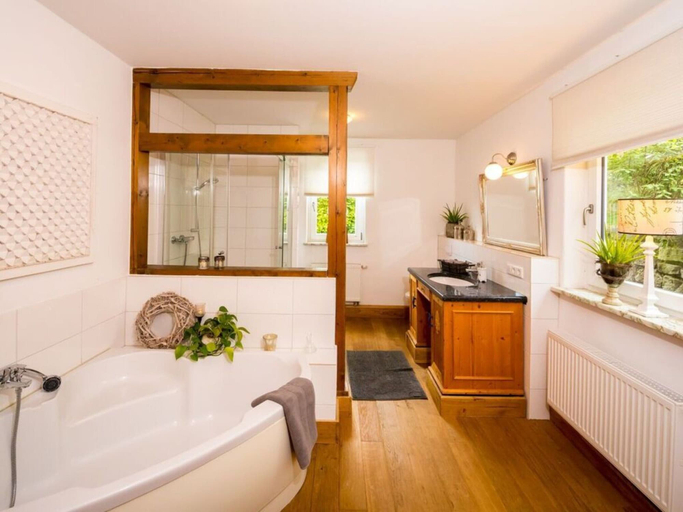 Bathroom 3, Holiday Home Country House on Himmelsberg, Höxter