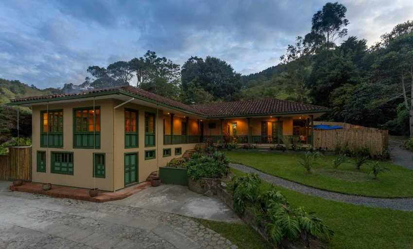 Exterior & Views