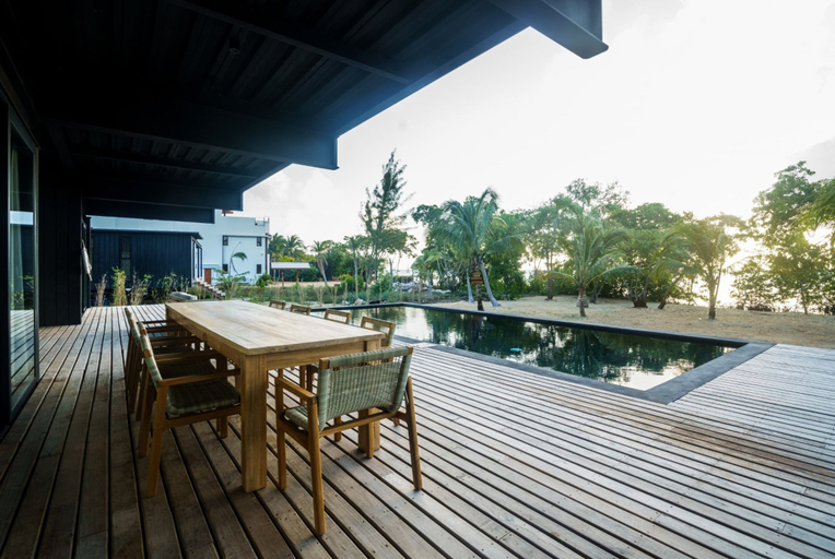Room 4, NEW Modern Ocean Front Villa on Private Island