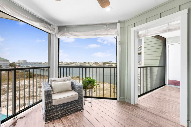 Room 5, Jubilee Landing 306 Beach Bay Boat Slip Pool, Escambia