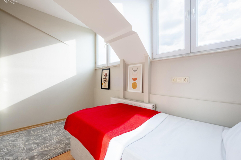 Bedroom 2, Flat 7 min to Coast in Suadiye, Maltepe