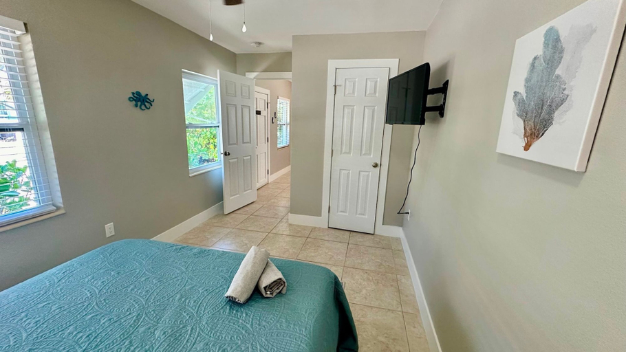 Room 4, Turtle Nest Beach House, Lee