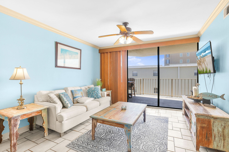 Room 2, Gulf Village 214- Close to the Hangout Beachfront, Baldwin