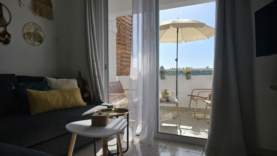 Room 4, 143 LCA - Stay Kastella Beach Apartment, Larnaca