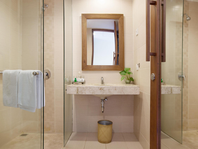 Bathroom 13