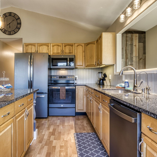 Private kitchen, Absolutely Gorgeous Modern Comfy Retreat w Hot Tub Game Room Fire Pit, Sevier