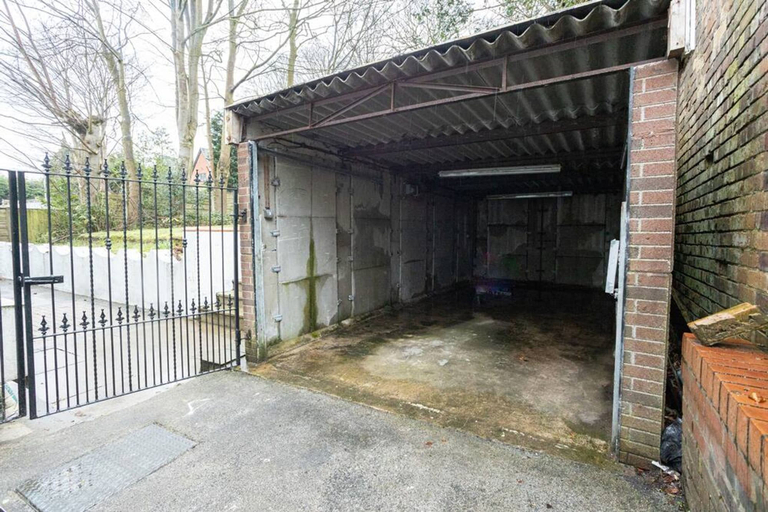 Exterior & Views 2, Spacious House With Parking Near Heaton Park, Manchester