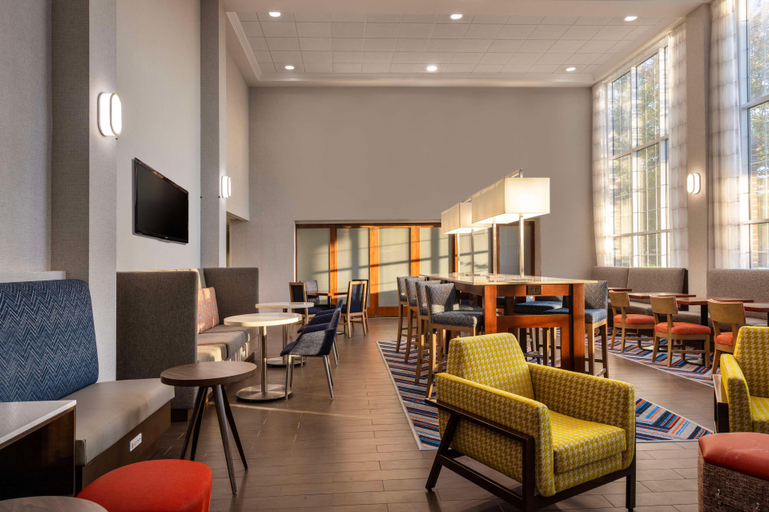 Food & Drinks 5, Hampton Inn & Suites State College at Williamsburg, Centre
