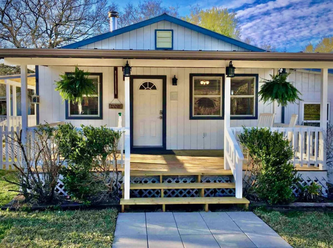 Exterior & Views, Songbird Haven Cozy Country Getaway, McLennan