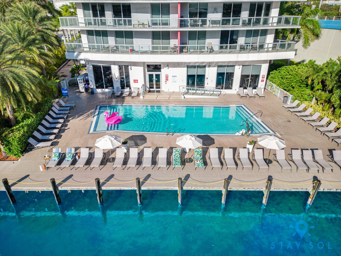 Room 3, Resort Apt Infinity Pool Balcony Views, Broward