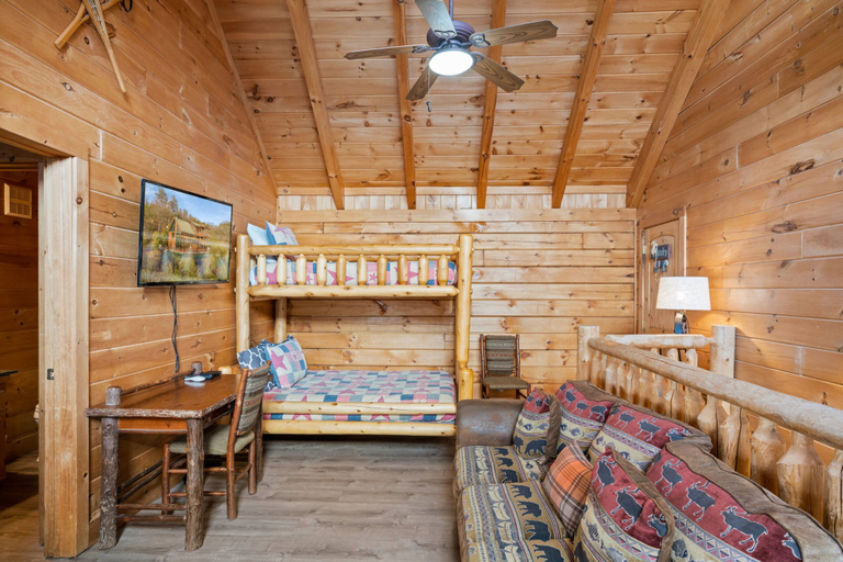 Room 5, 47majestic Luxe 3bd 3 5ba w Spectacular Views, Sevier