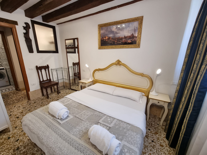 Bedroom 3, Gesuiti Cozy and Central Apartment by Ca-sa Check, Venezia