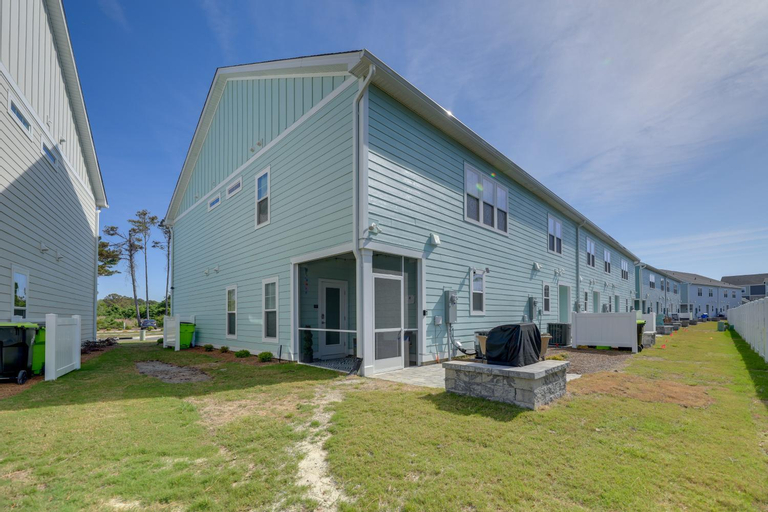 Beaufort Townhome with Game Room 8 Mi to Beaches!, Carteret