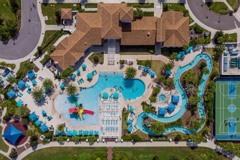 BSV1868 - Luxury 9 Bedroom/6 Full Bath Home with Free Wi-Fi, Pool & Games, Osceola