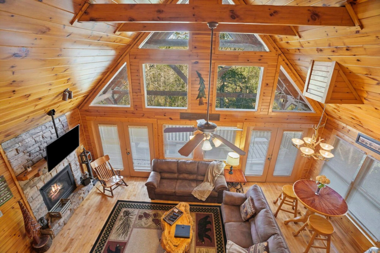 Room 5, Stunning Mountain Cabin w Hot tub, Sevier