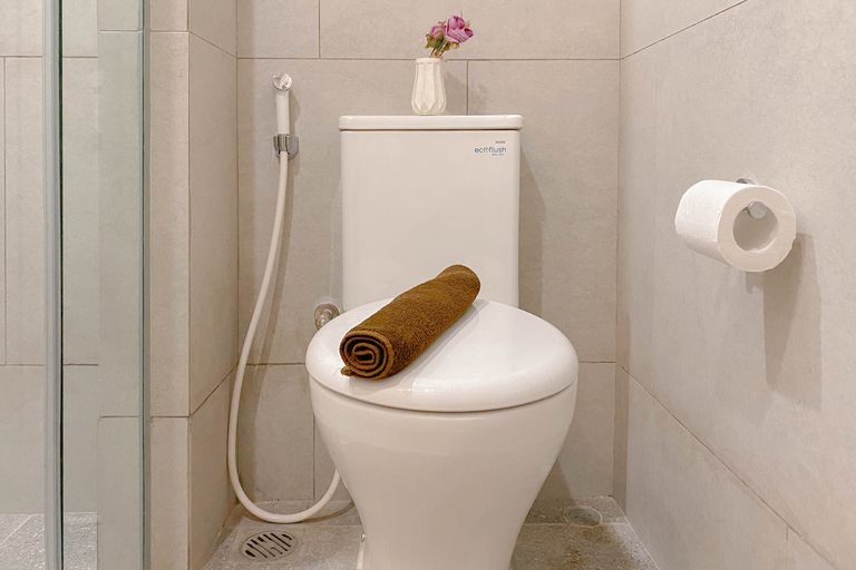 Bathroom 5, Chic 1BR Apartment at Menara Jakarta Kemayoran By Travelio, Jakarta Pusat