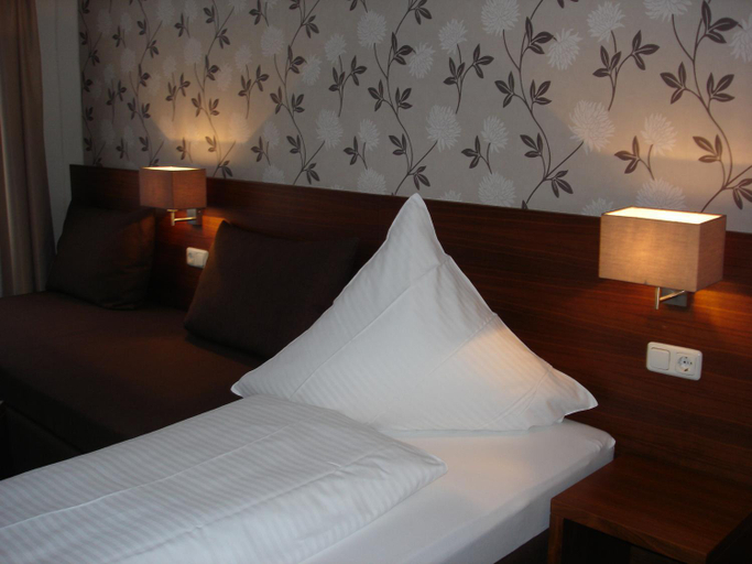 Bedroom 2, Rhein-Hotel, Mayen-Koblenz