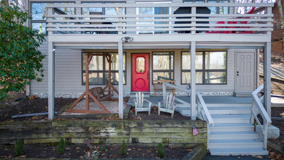 Exterior & Views 2, Wintergreen Retreat Jacuzzi Sauna dog Friendly, Nelson