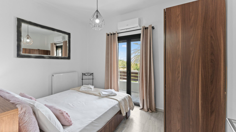 Room 2, Seaside Oasis Near Heraklion Villa Maro Getaway, Crete