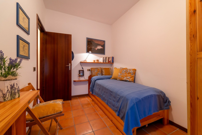 Bedroom 3, Crimson Apartment by Wonderful Italy, Como