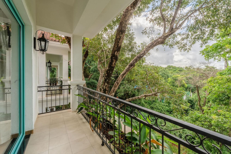 Room 2, 3bhk Villa w Private Pool Assagao Villa C Leste, North Goa