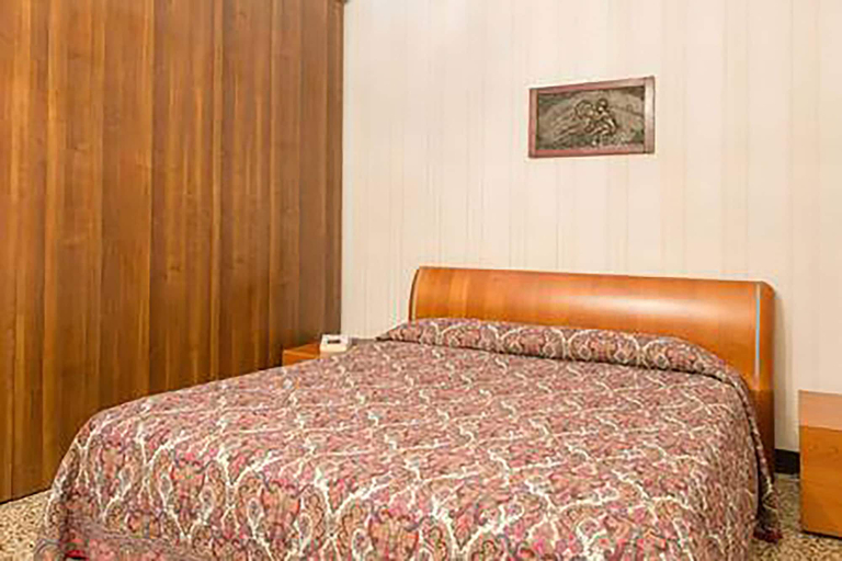 Room 2, Apartment Near Biennale Theatre by Ca-sa Check, Brescia