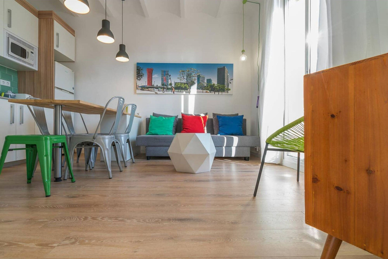 Room 2, Fira POP 2 Modern Balcony by Myrentalhost, Barcelona