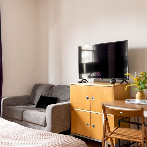 Room 5, Cosy Studio in Earls Court Flat 10, London