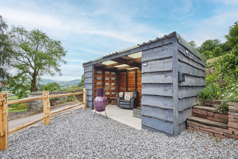 Exterior & Views 2, Host Stay Trem Y Cwm, Powys