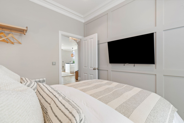 Bedroom 3, 3 Croft House - Beach Front Sea Views Parking, Pembrokeshire