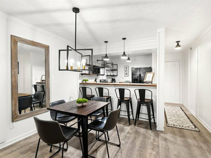 Interior 2, NEW Renovated Fabulous 2 bed 2 Bath Pool View, Sevier