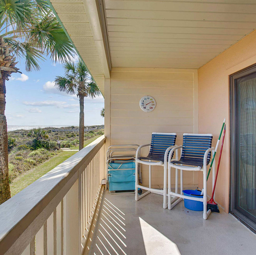 Room 2, Sun-kissed FL Condo Ocean View Pool Free Tix, Saint Johns