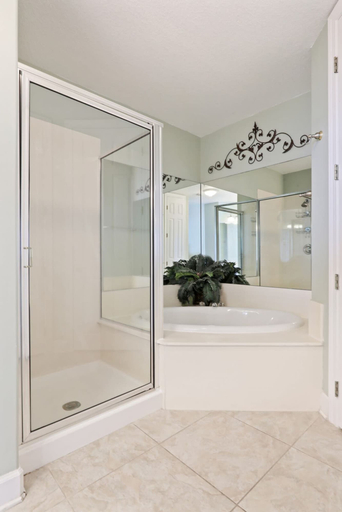 Room 3, Regency Isle 711 2 BR 2 5 BA Sleep 8 Gulf-front, Escambia