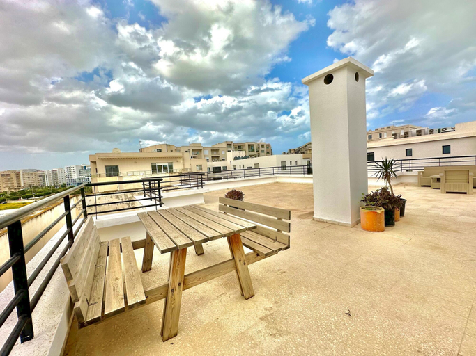 Room 4, The Lake View Spacious With Amazing Terrace, Bouhaira