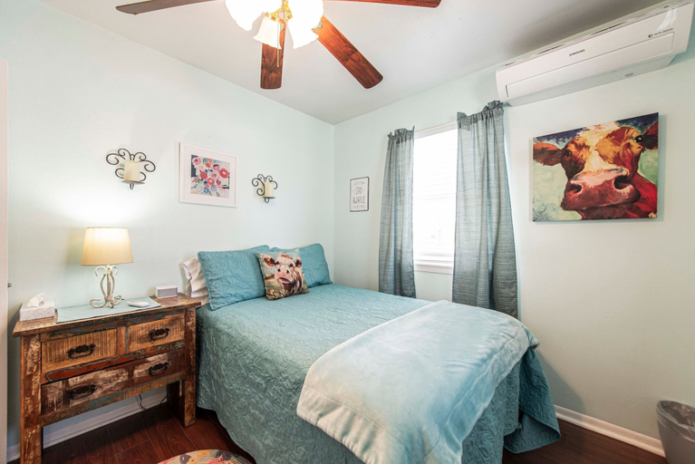 Bedroom 3, Songbird Haven Cozy Country Getaway, McLennan