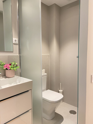 Room 5, C Latina 3 Izq in Madrid, Madrid