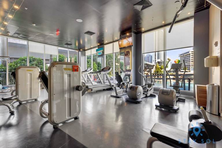 Room 5, Spectacular 1BR Resort Pool Gym Near Beach, Broward