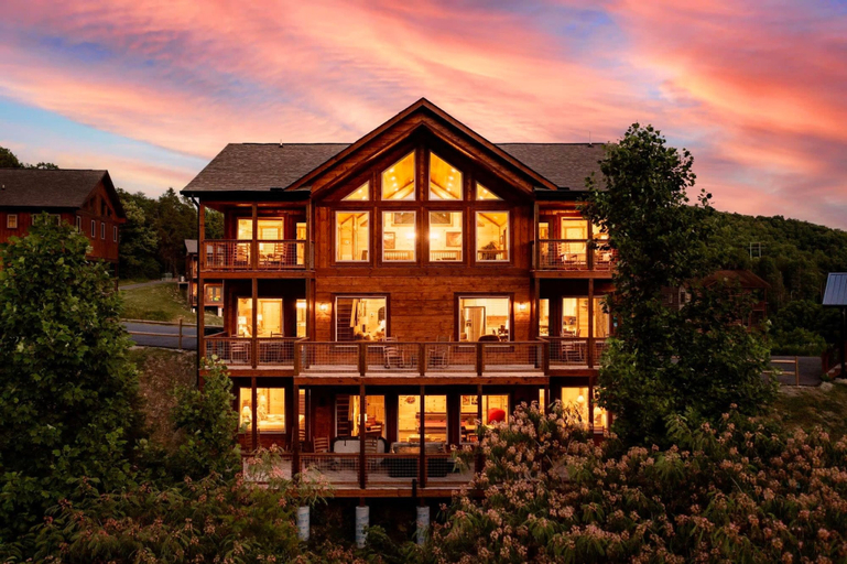 Room 1, Luxury Brand New Cabin 5b 5 5ba w Arcade Theater, Sevier