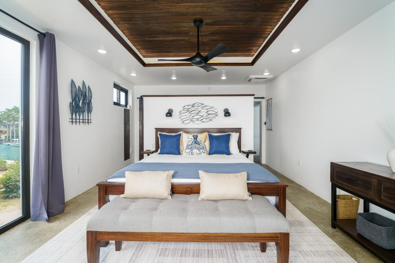 Others 2, Spacious 4-bed Villa in Placencia Village w Pool