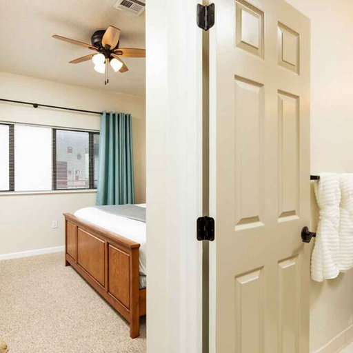 Room 4, Fantastic Condo Pool Fireplace, Sevier