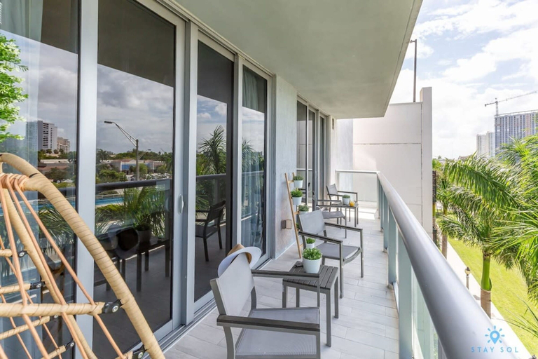 Others 4, Tropical Apartment w Balcony Pool Up To 4 Gym, Broward