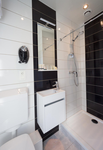 Bathroom 3, Logis Hotel Les Voiliers, Haute-Marne