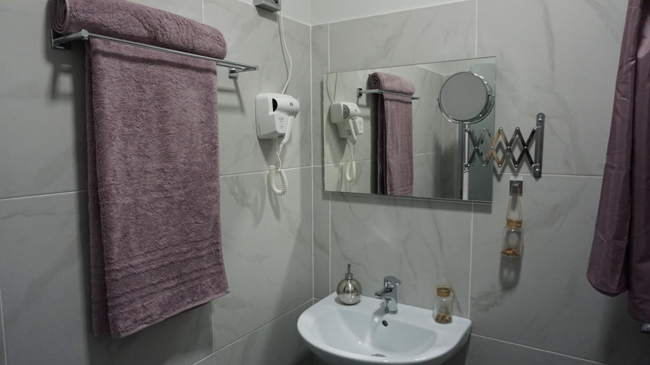 Bathroom 1, Virginia's Boutique Apartments, Attica