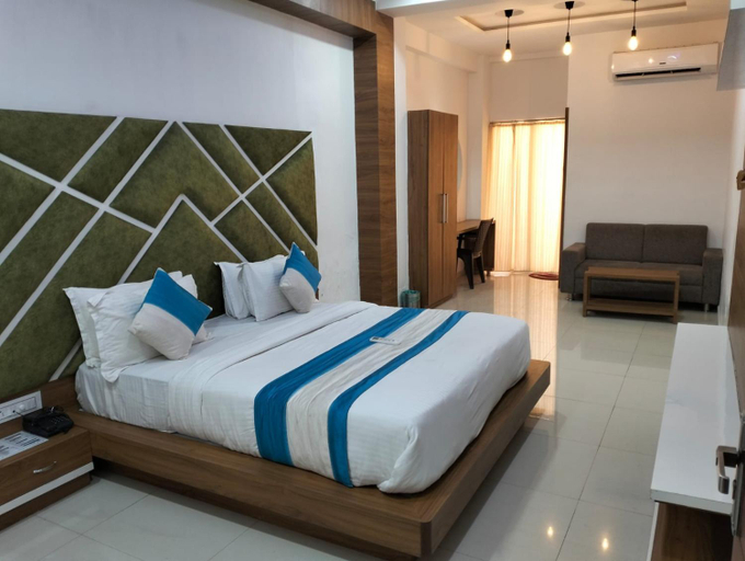 Others 2, Hotel Neptune Palace, Anand