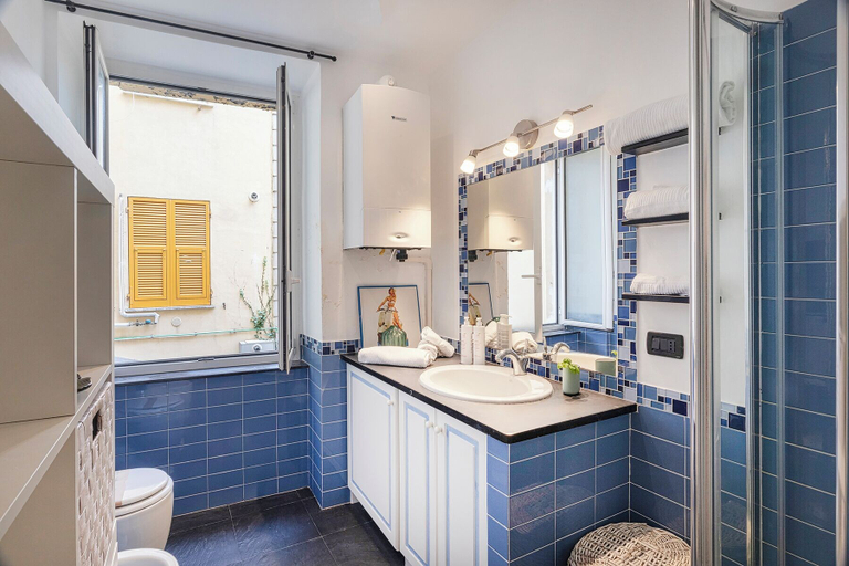 Bathroom, Santa Chiara Apartment, Genova