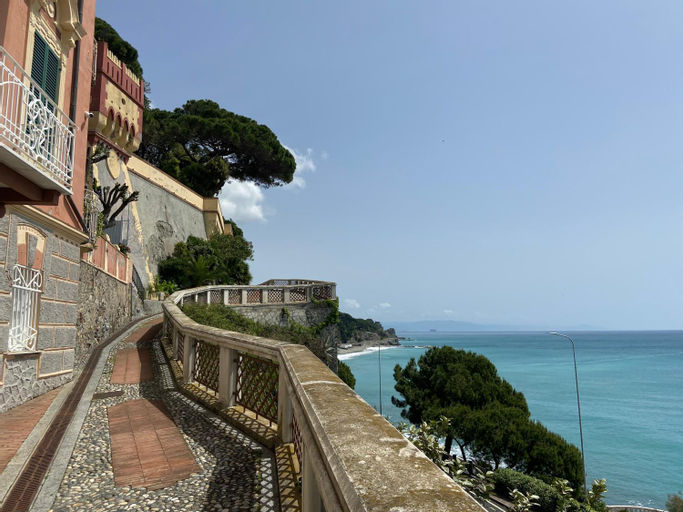 Exterior & Views 5, Attico Fronte Mare nel Borgo di Celle Ligure, Savona