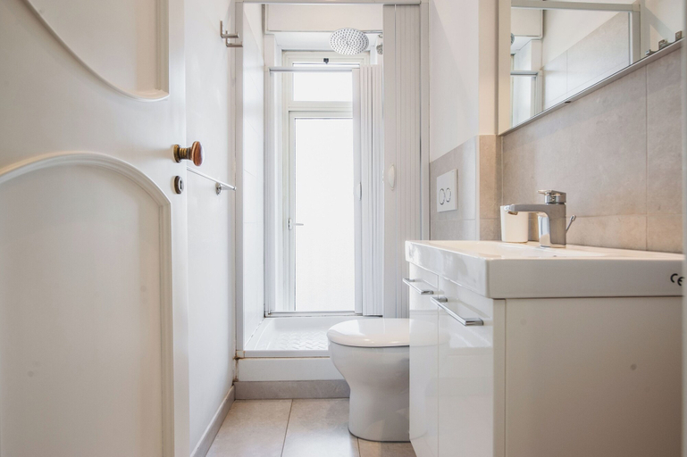 Bathroom 3, Europa Landscape by Wonderful Italy, Catania