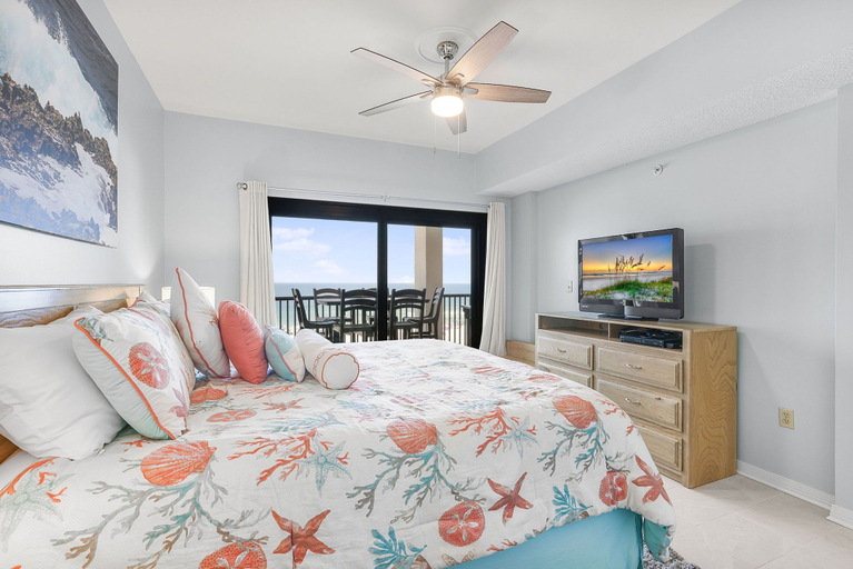 Room 5, Palms 404- 4th Floor Corner Unit Beach, Baldwin
